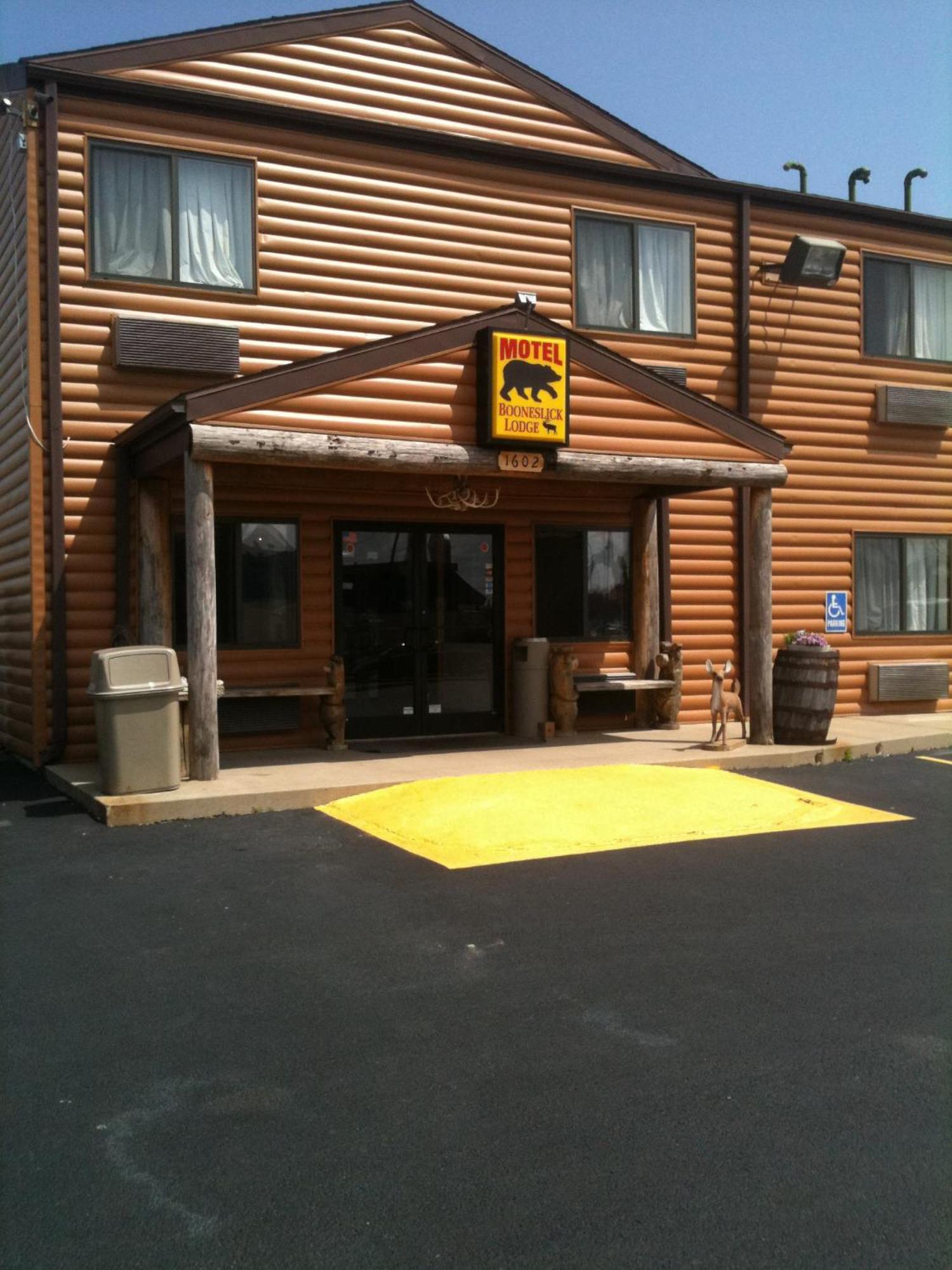 Booneslick Lodge - Neosho Exterior photo