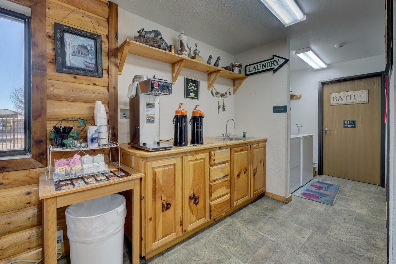 Booneslick Lodge - Neosho Exterior photo